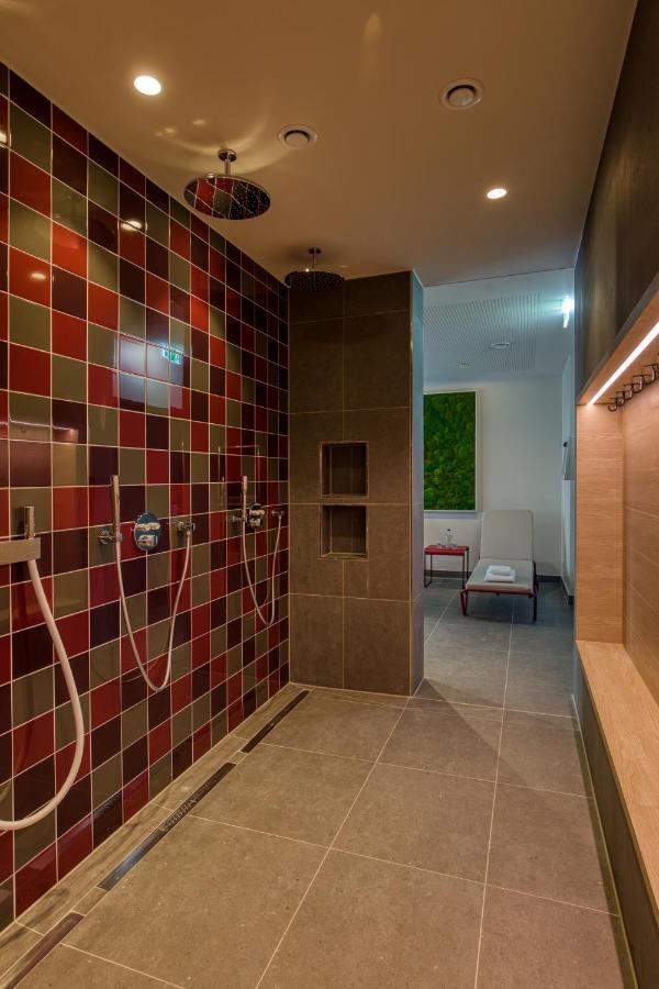 Intercityhotel Berlin Airport Ber Terminal 1 & 2 Schönefeld Εξωτερικό φωτογραφία Shower room