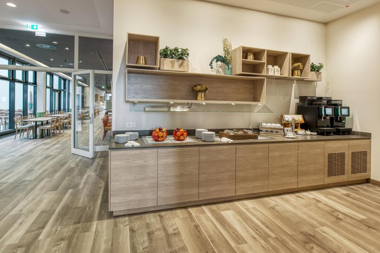 Intercityhotel Berlin Airport Ber Terminal 1 & 2 Schönefeld Εξωτερικό φωτογραφία Breakfast buffet at the airport