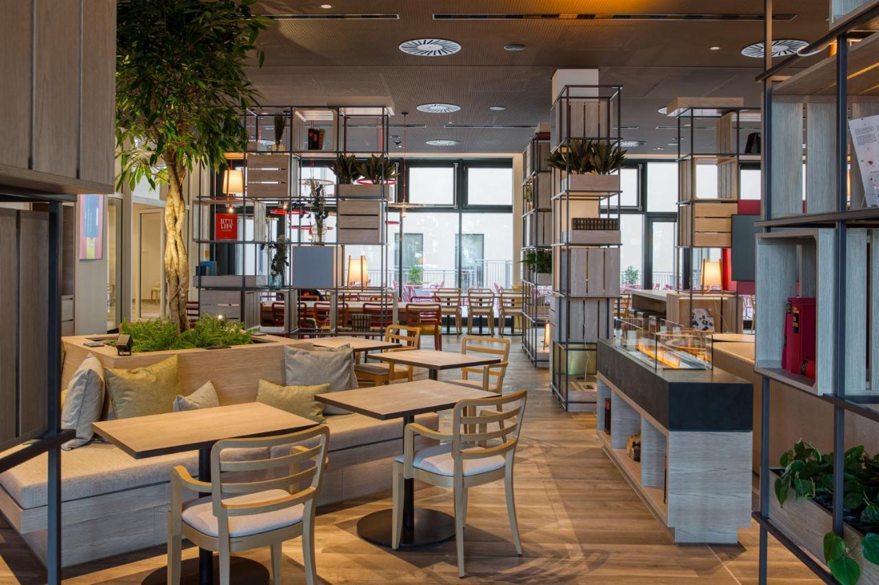 Intercityhotel Berlin Airport Ber Terminal 1 & 2 Schönefeld Εξωτερικό φωτογραφία Interior of the hotel